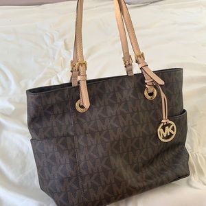MICHAEL KORS LOGO PURSE